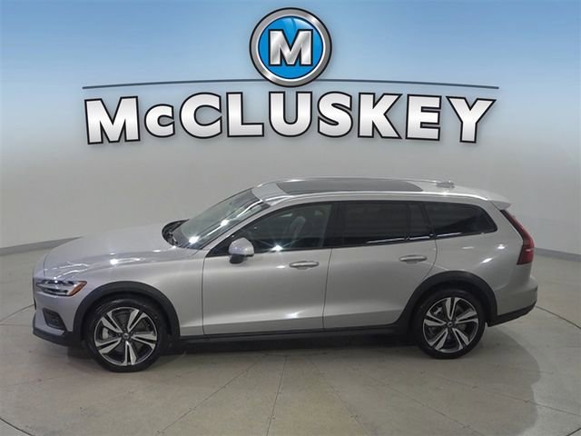 2025 Volvo V60 Cross Country Plus - Photo 32