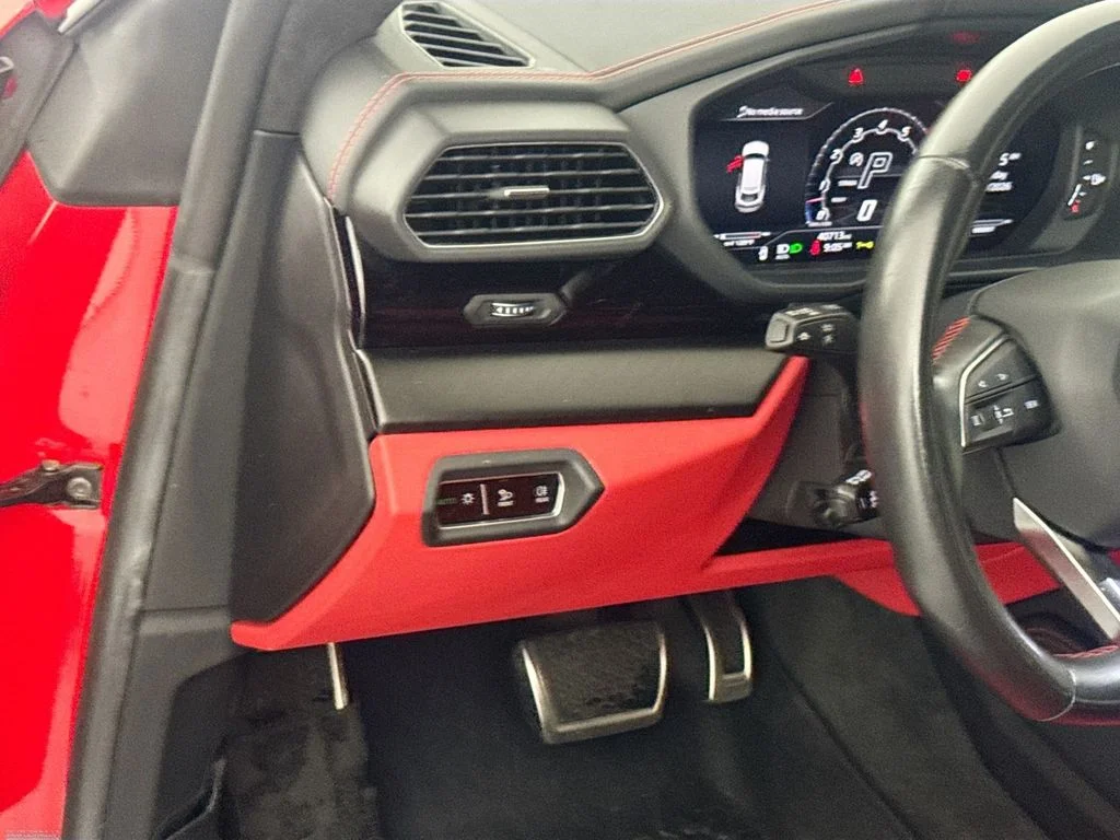 Used 2022 Rosso Mars Metallic Lamborghini  image 10