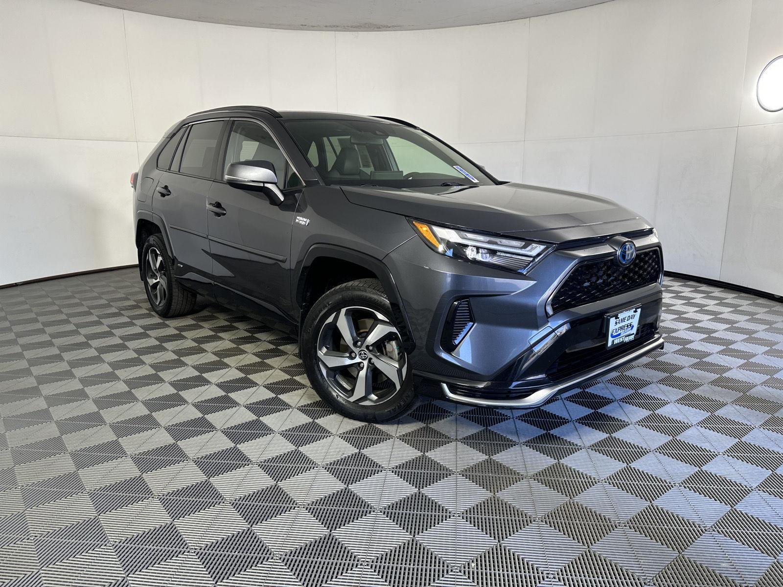 Used 2022 Magnetic Gray Metallic Toyota SE image 13