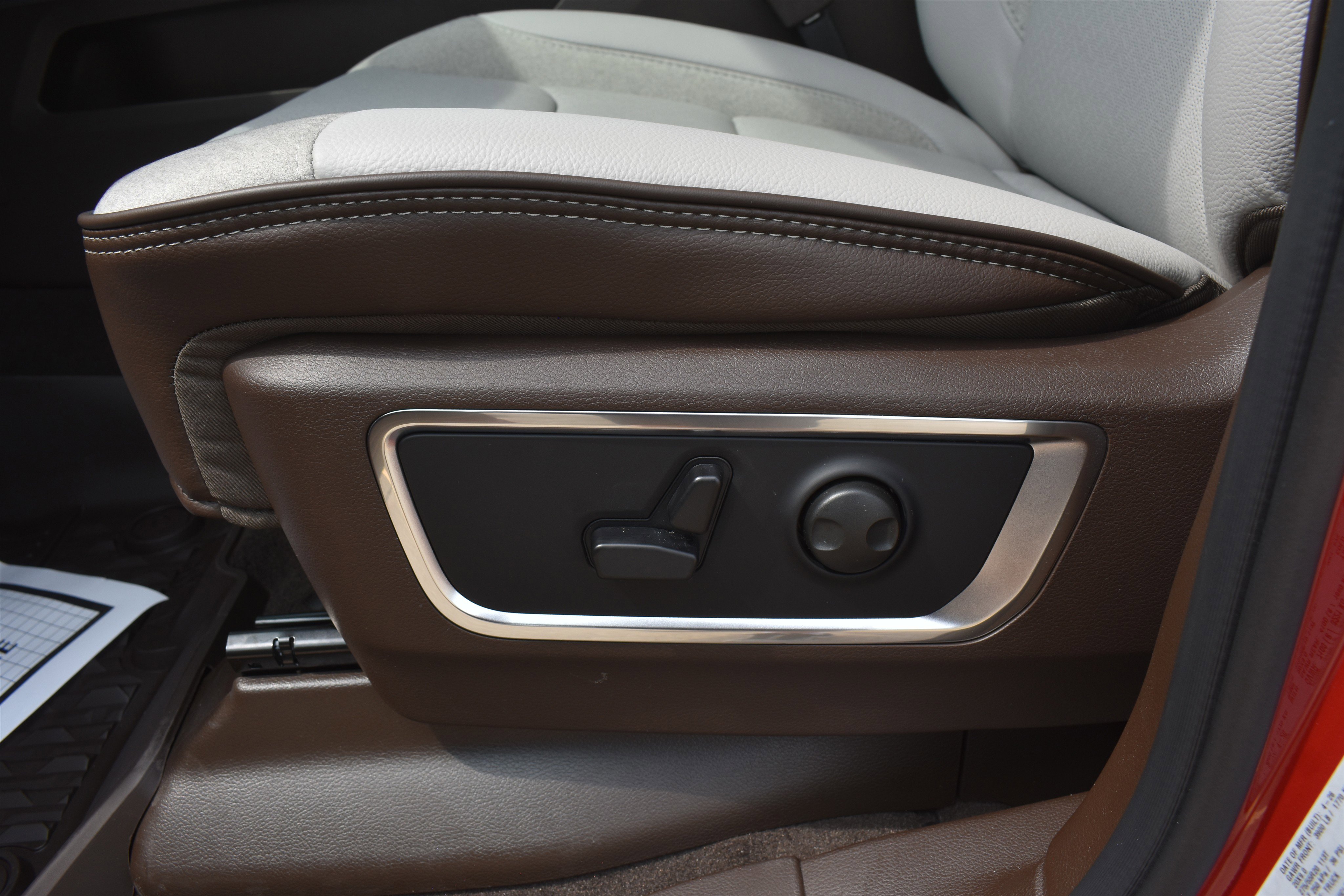 New 2026 Molten Red Pearl-Coat Exterior Paint RAM Laramie image 17