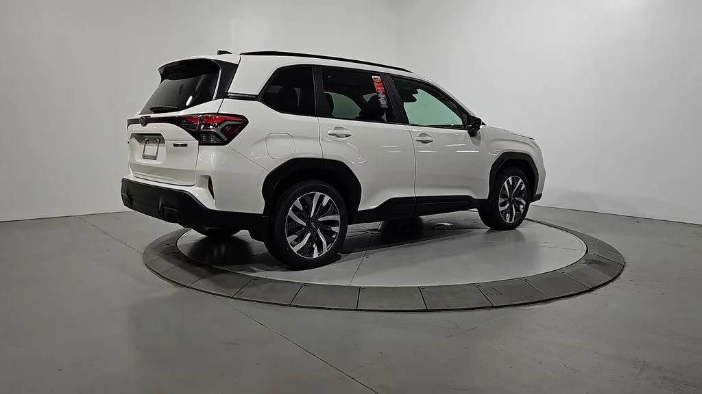 New 2026 CRYSTAL WHITE PEARL Subaru Touring image 5