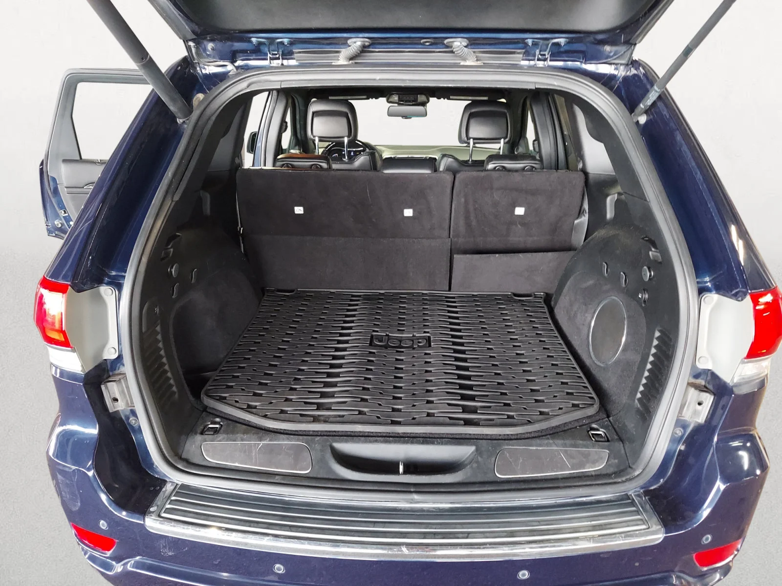 Used 2015 True Blue Pearlcoat Jeep Overland image 12