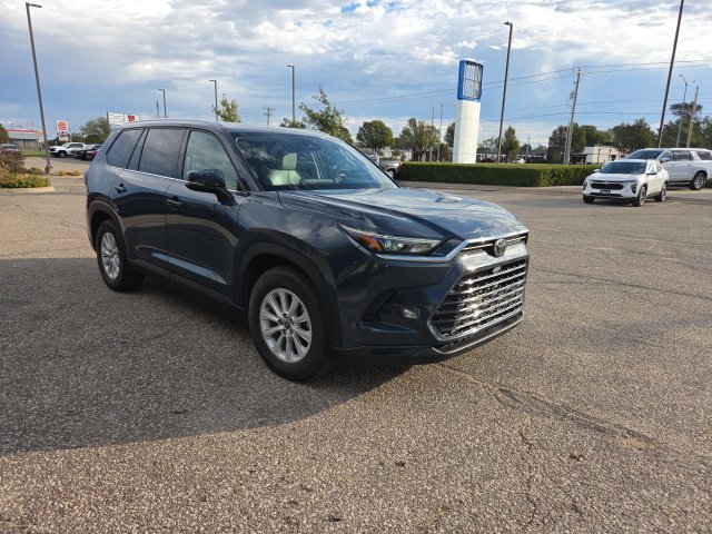 Used 2024 White Toyota XLE image 3
