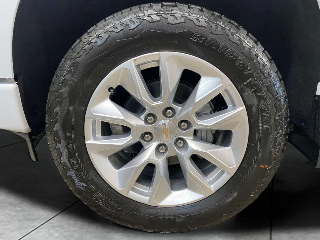 Used 2025 Summit White Chevrolet Custom image 8