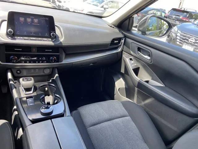 2025 Nissan Rogue SV - Photo 15