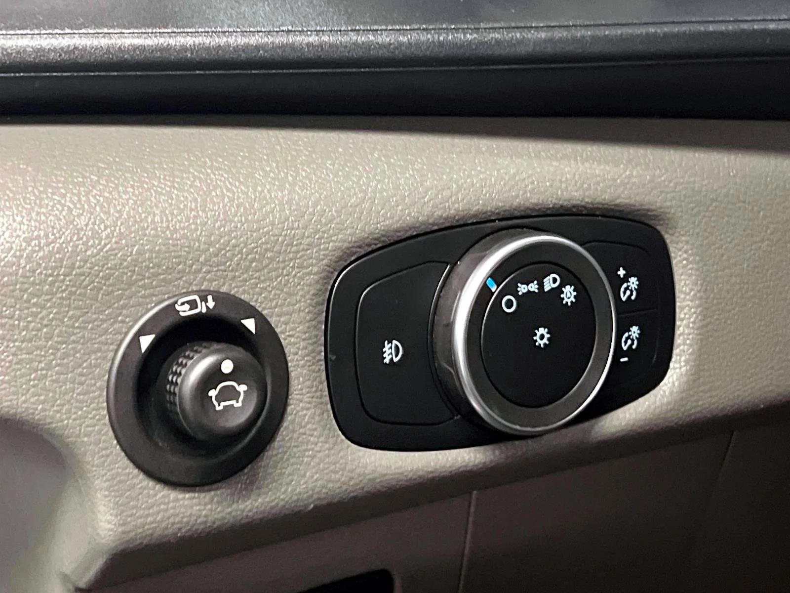 Used 2024 White Ford  image 19