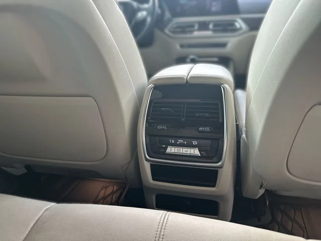 Used 2022 White BMW sDrive40i image 25