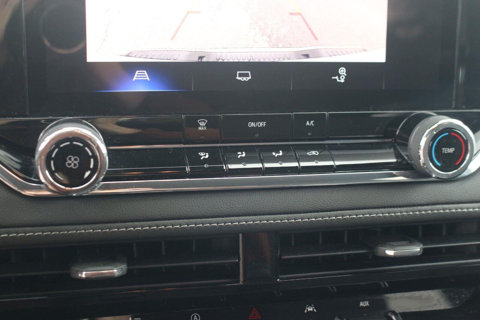 Used 2024 Summit White Chevrolet LT image 25