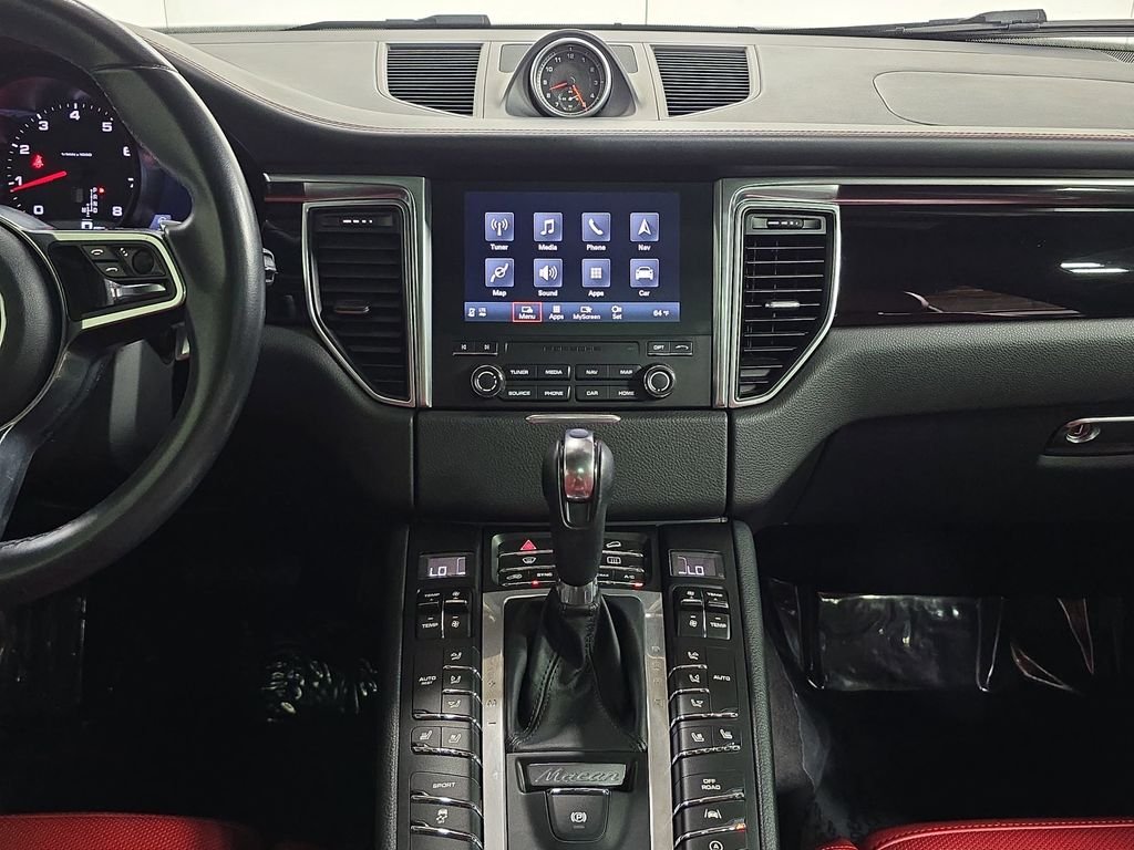 Used 2018  Porsche  image 16