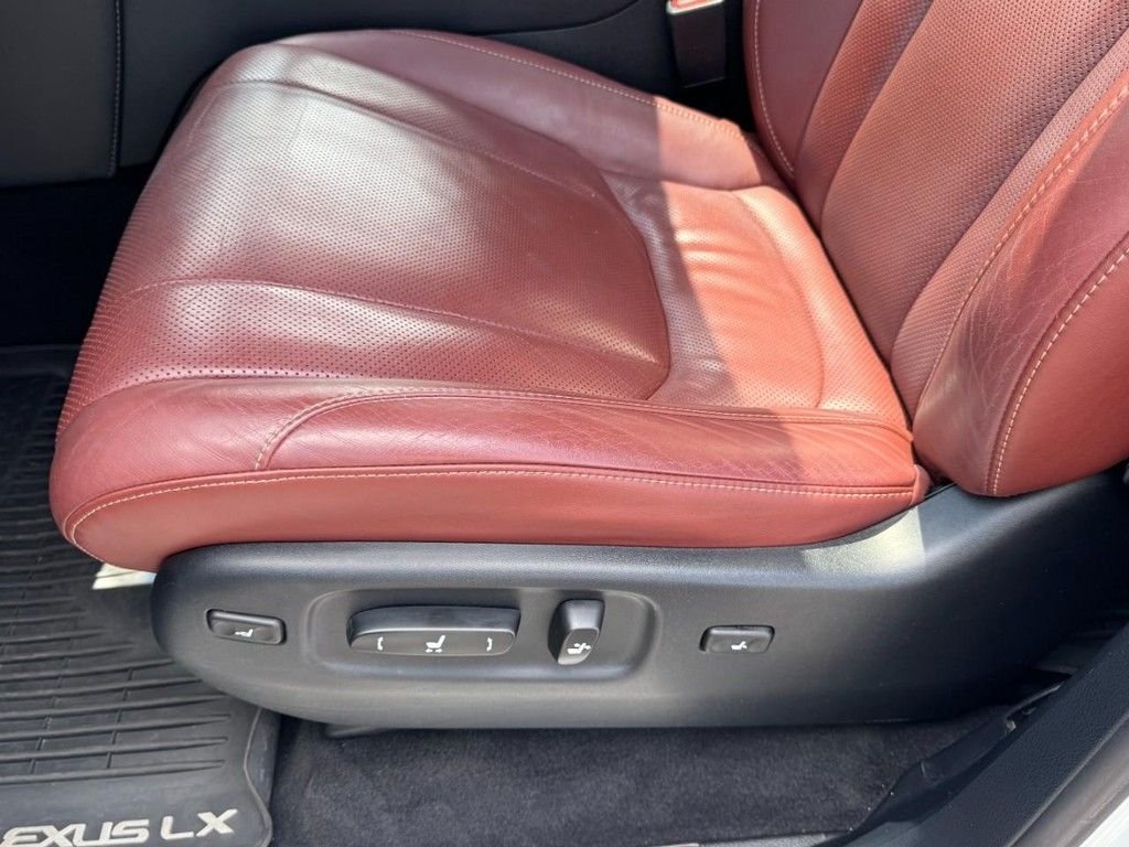 Used 2019 White Lexus 570 image 19