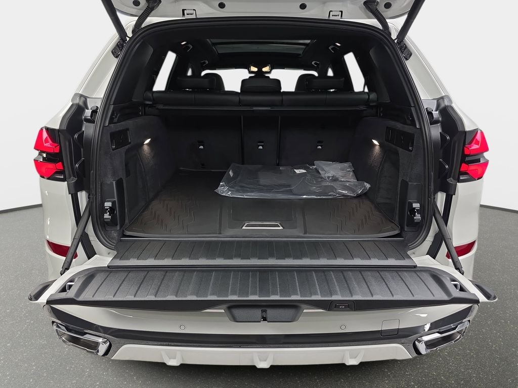 New 2026 Alpine White BMW xDrive40i image 12