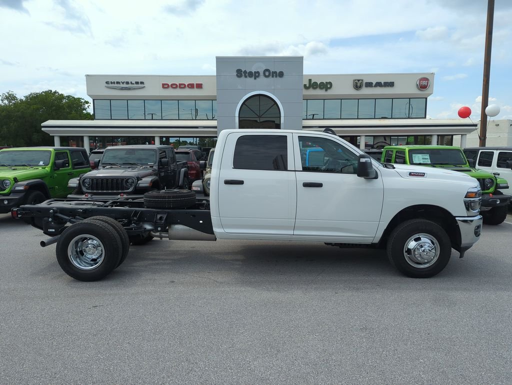 New 2026 Bright White Clear-Coat Exterior Paint Ram Tradesman image 8