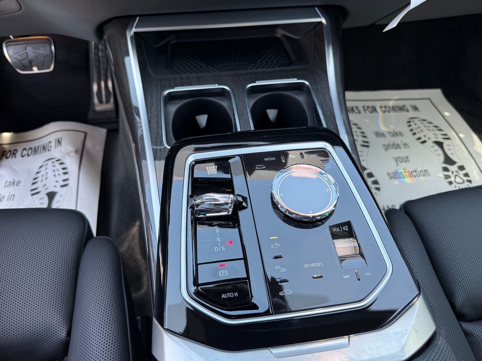 New 2026 Alpine White BMW 750e xDrive image 27