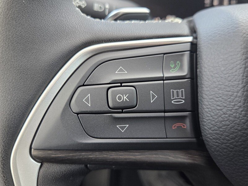 New 2026 Diamond Black Crystal Pearl-Coat Exterior Paint Jeep LAREDO ALTITUDE 4X4 image 30
