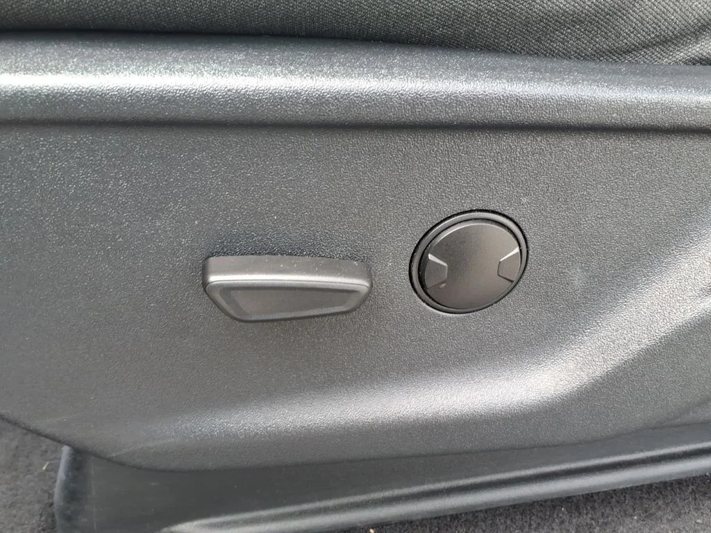 Used 2024 Gray Ford XLT image 21