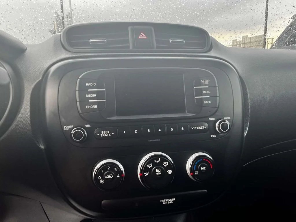 Used 2018 White Kia Base image 10