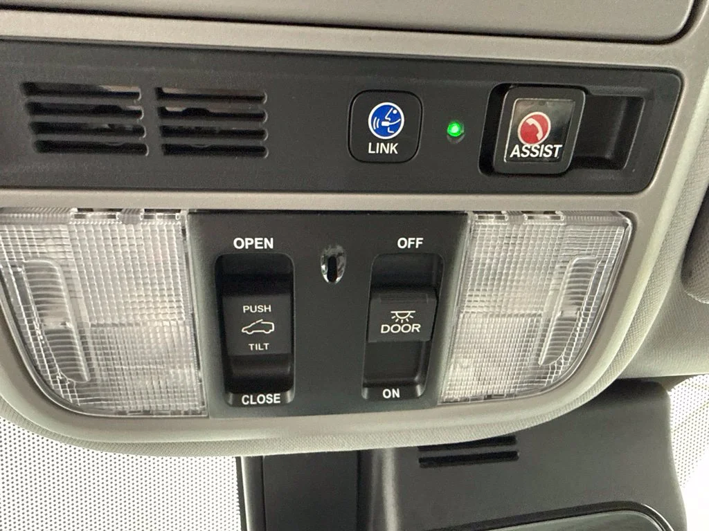 2022 Honda Pilot TOURING SUV Slide 22