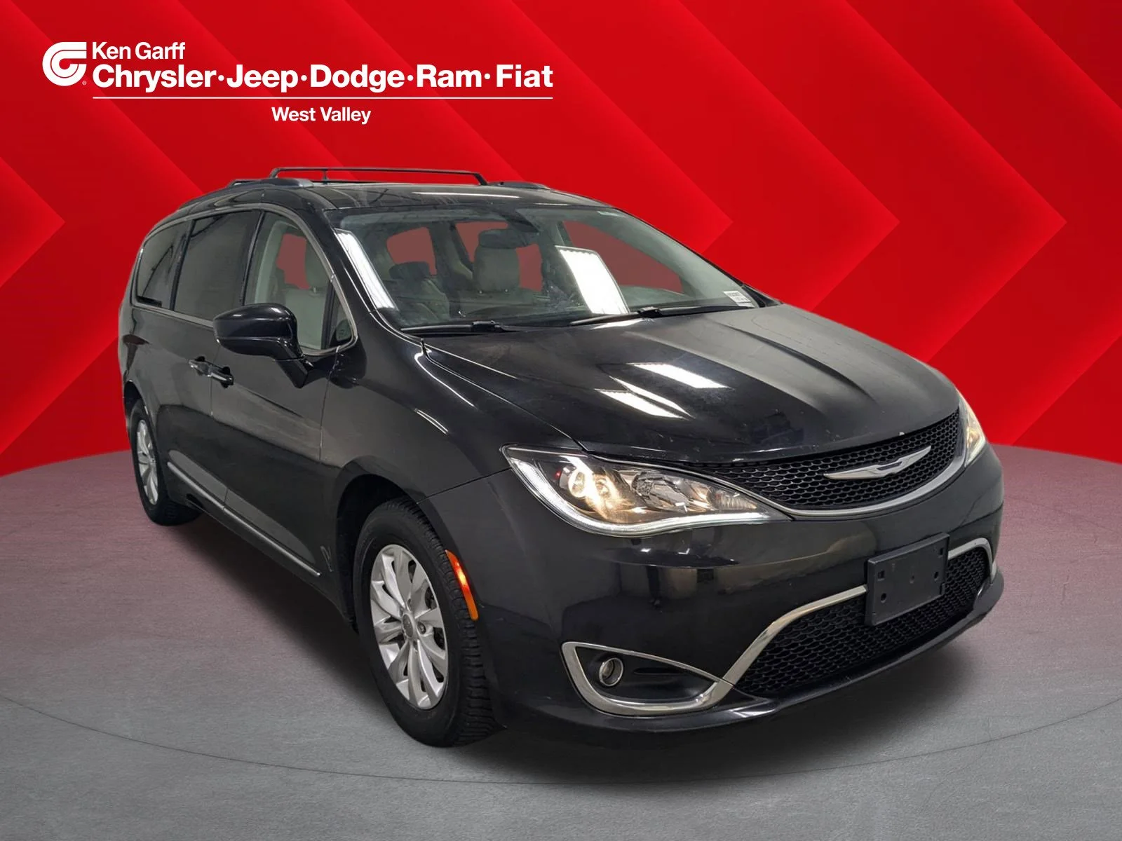 2017 Chrysler Pacifica Touring-L's photo