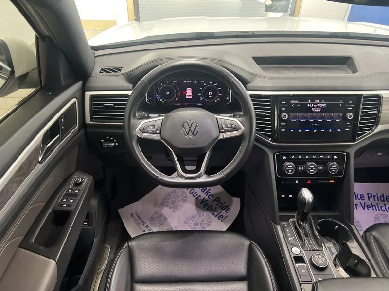 Used 2022 White Volkswagen 3.6L V6 SE w/Technology image 27