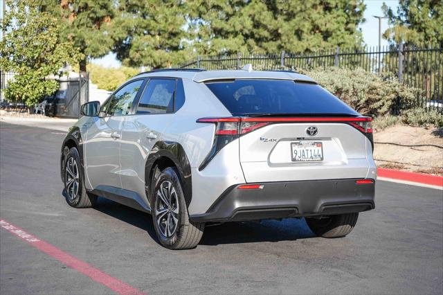 Certified Used 2023 ELEMENTAL SILVER Toyota  image 9