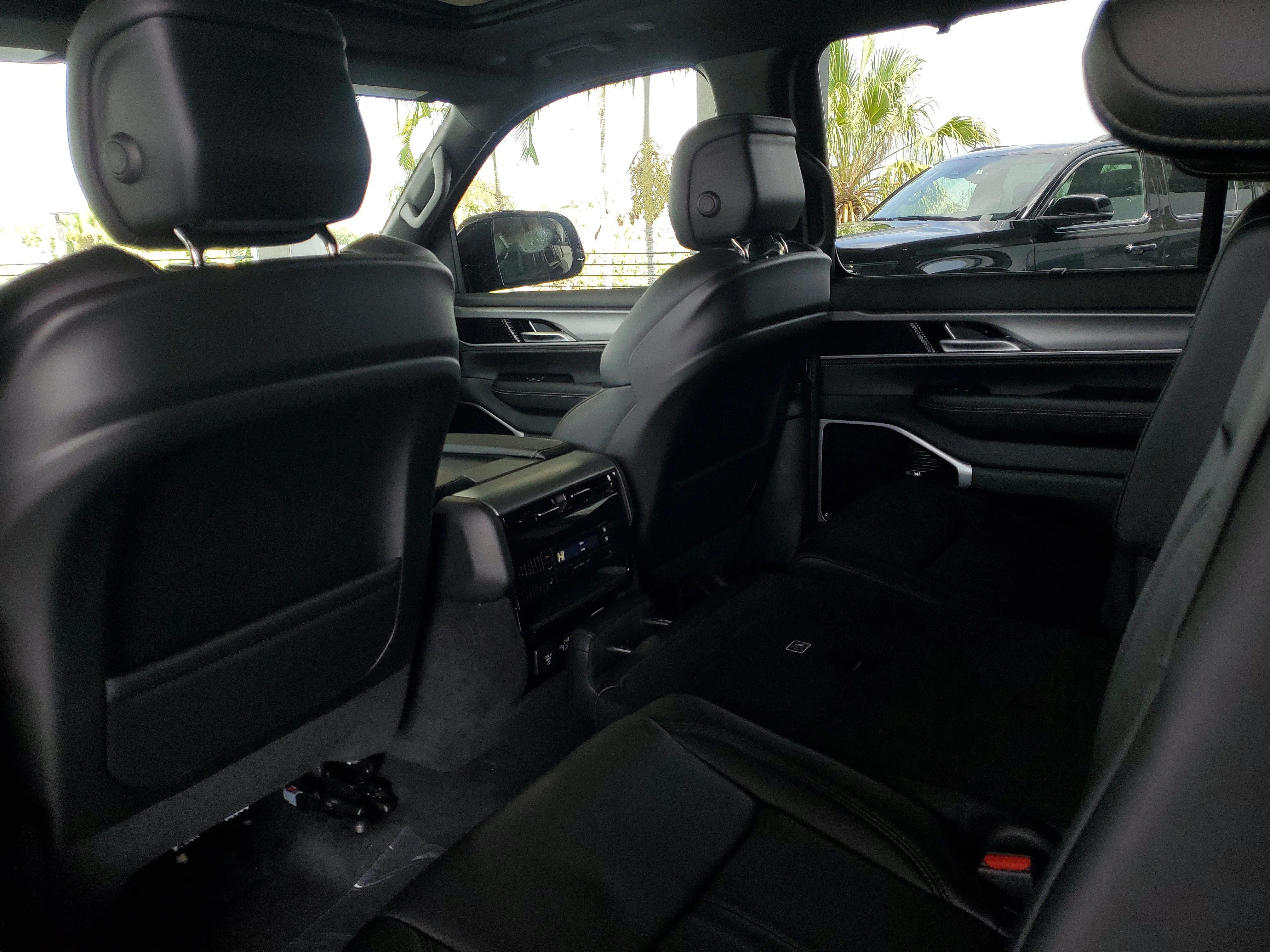 New 2026 High Gloss Black Exterior Paint Jeep Limited Reserve image 9