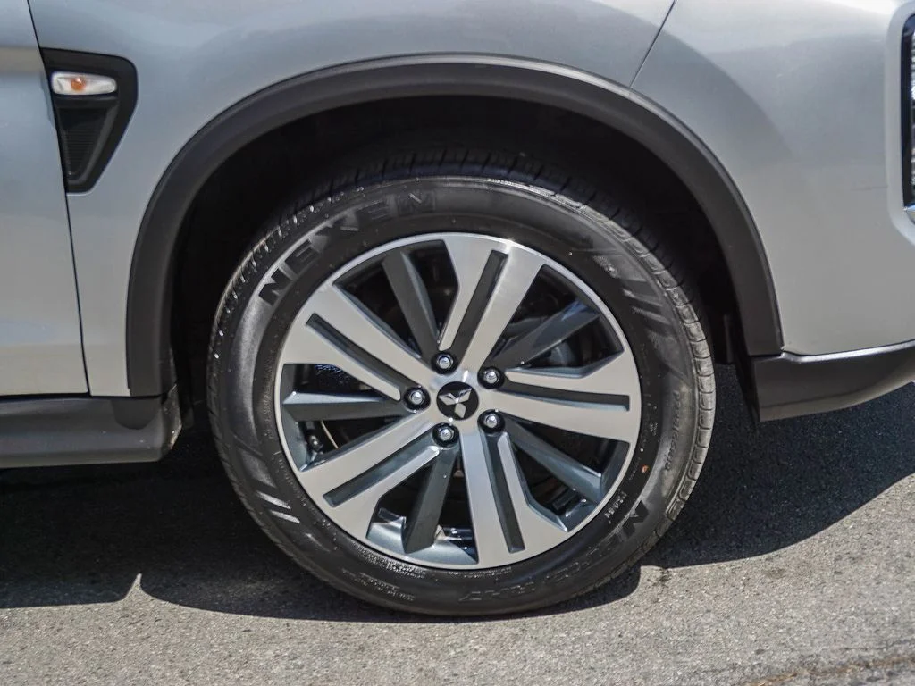 Used 2024 Silver Mitsubishi 2.0 ES image 9