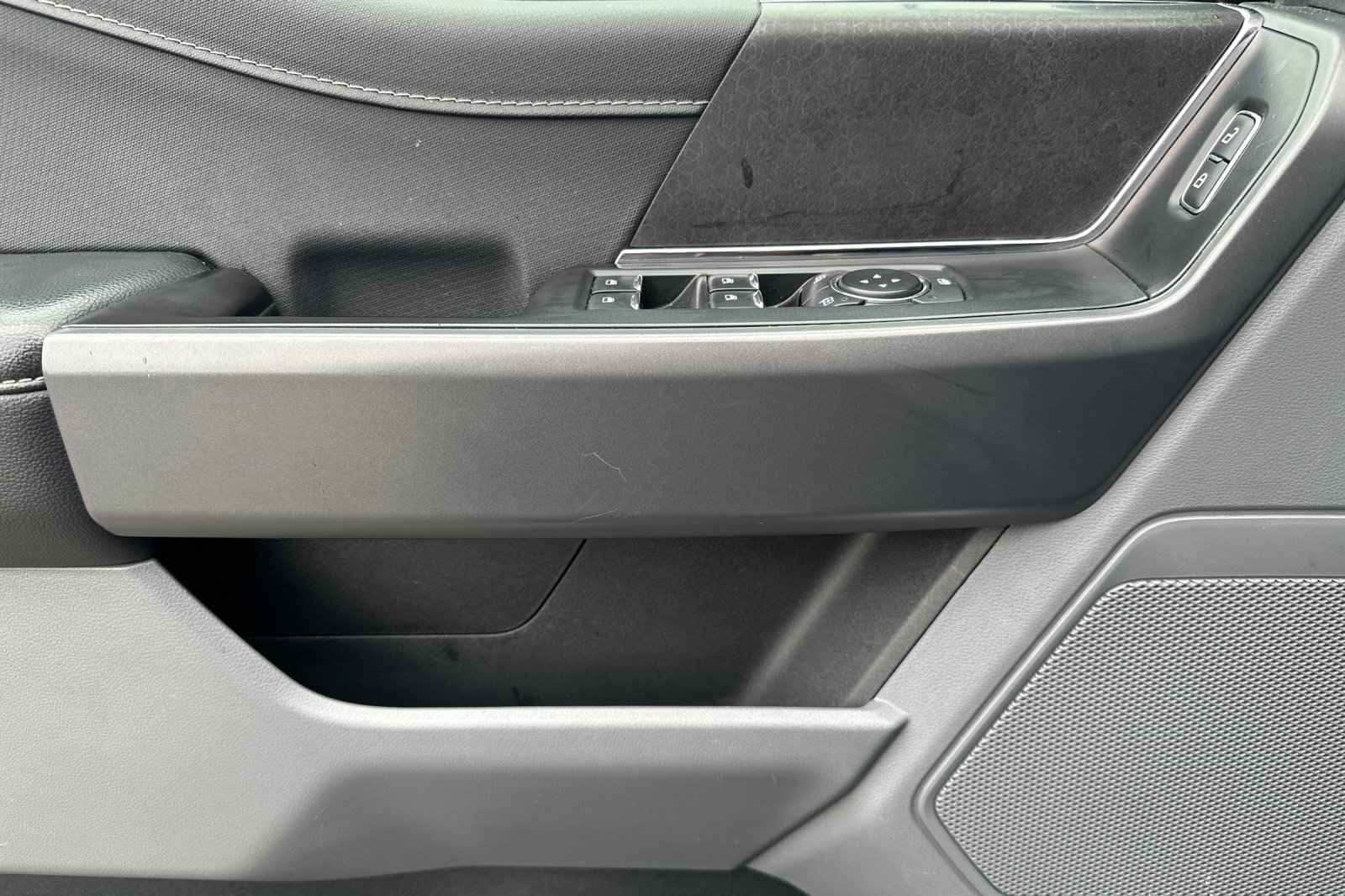 Used 2025 Agate Black Metallic Ford XLT image 16