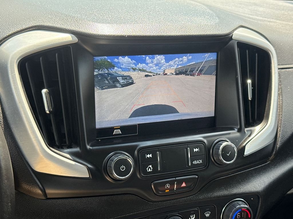 Used 2022 White GMC SLT image 25