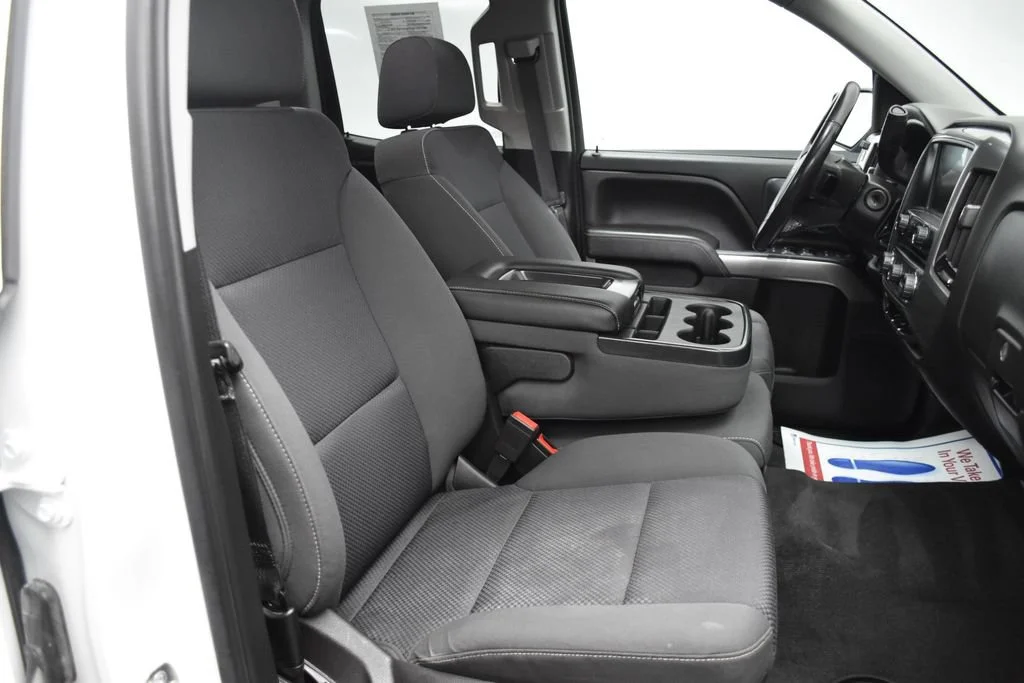 Used 2019 Summit White Chevrolet LT image 25