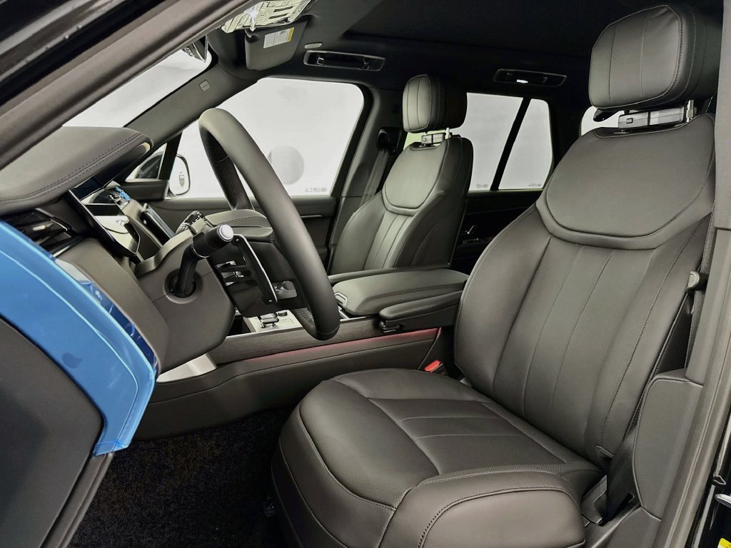 New 2027 Santorini Black Land Rover SE image 21