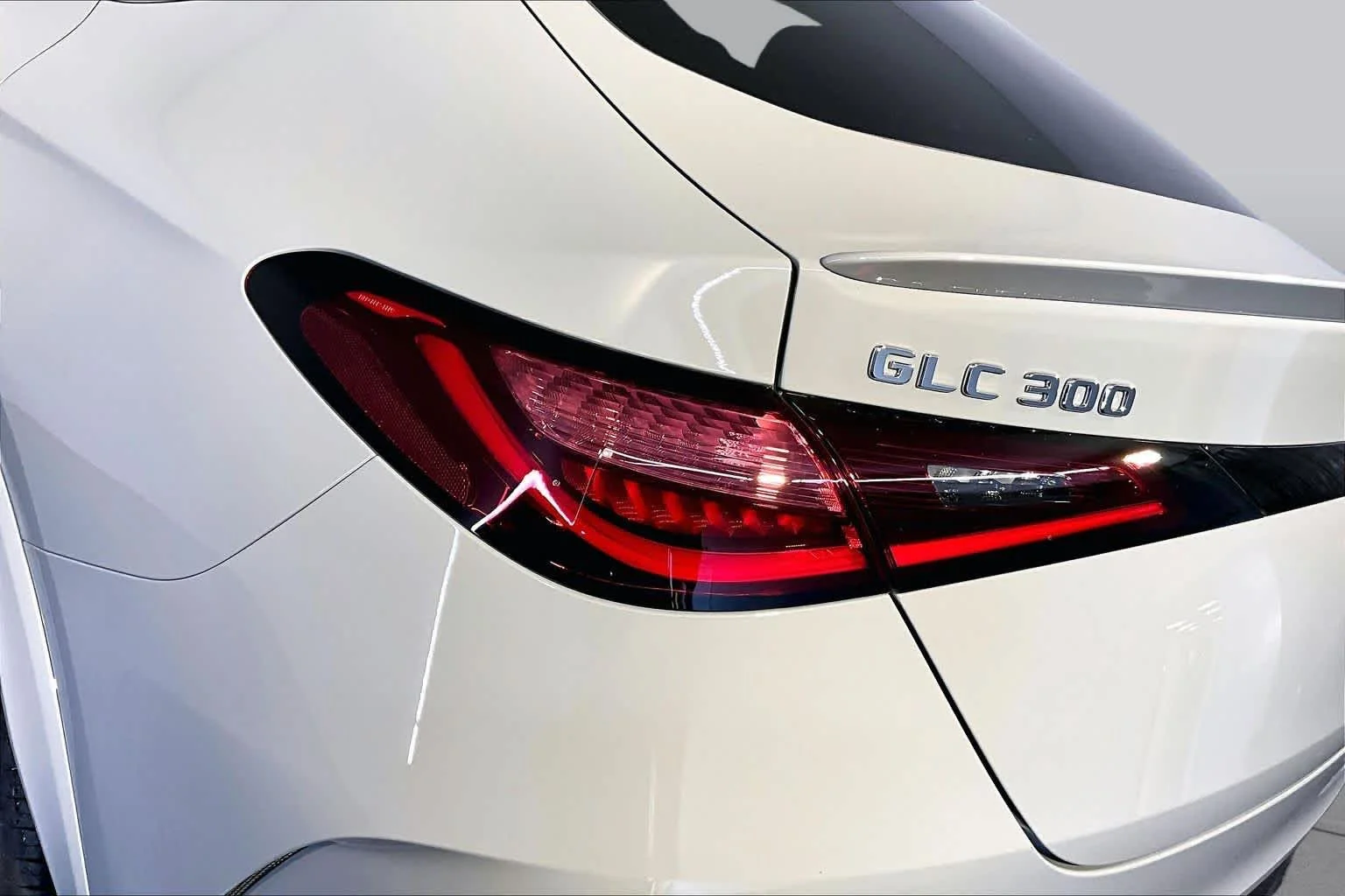 New 2026 MANUFAKTUR Alpine Grey Mercedes-Benz GLC 300 image 5