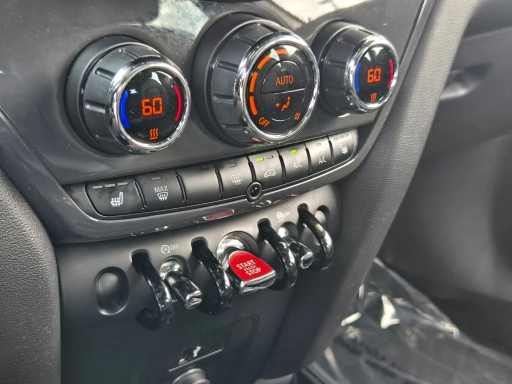 Used 2021 Silver MINI Oxford Edition image 23