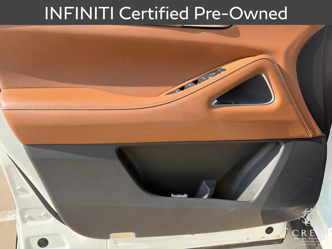 Certified Used 2025 Majestic White Black Obsid INFINITI AUTOGRAPH image 11