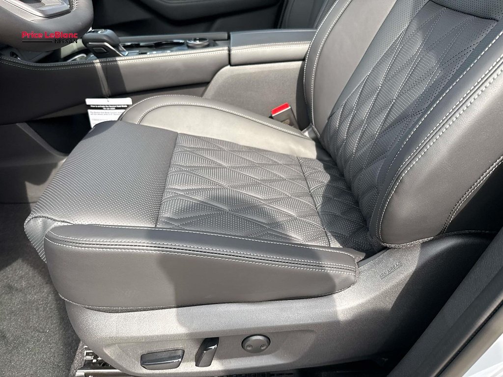 New 2026 Boulder Gray Pearl / Super Black Two-tone Nissan Platinum image 9