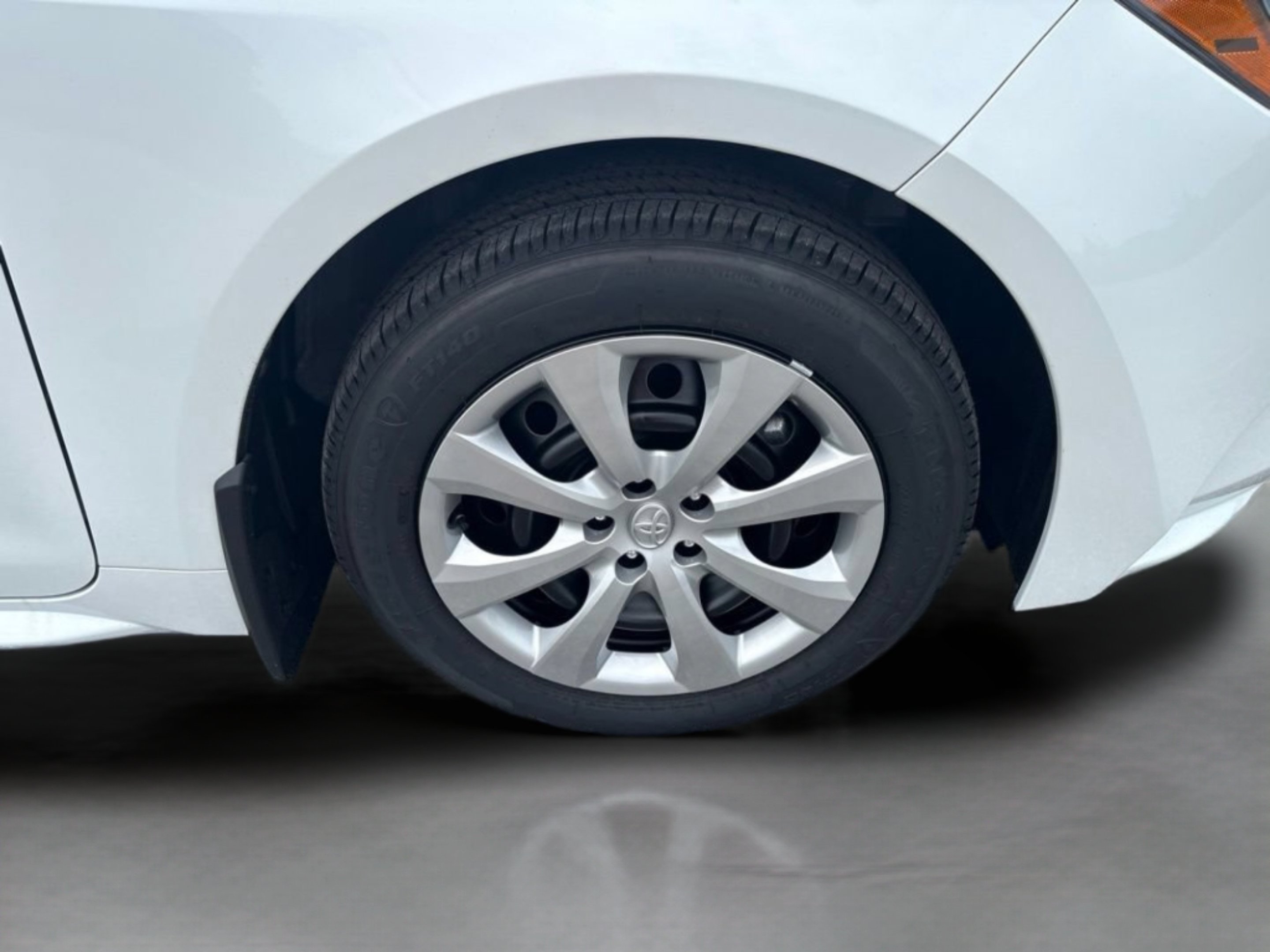 New 2026 Wind Chill Pearl Toyota LE image 27