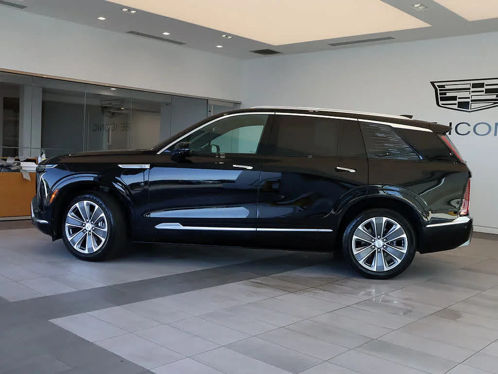 Certified 2026 Cadillac VISTIQ Luxury with VIN 1GYC3KML4TZ700019 for sale in Libertyville, IL