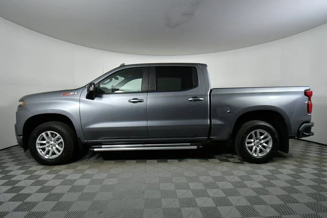 Used 2021  Chevrolet RST image 16
