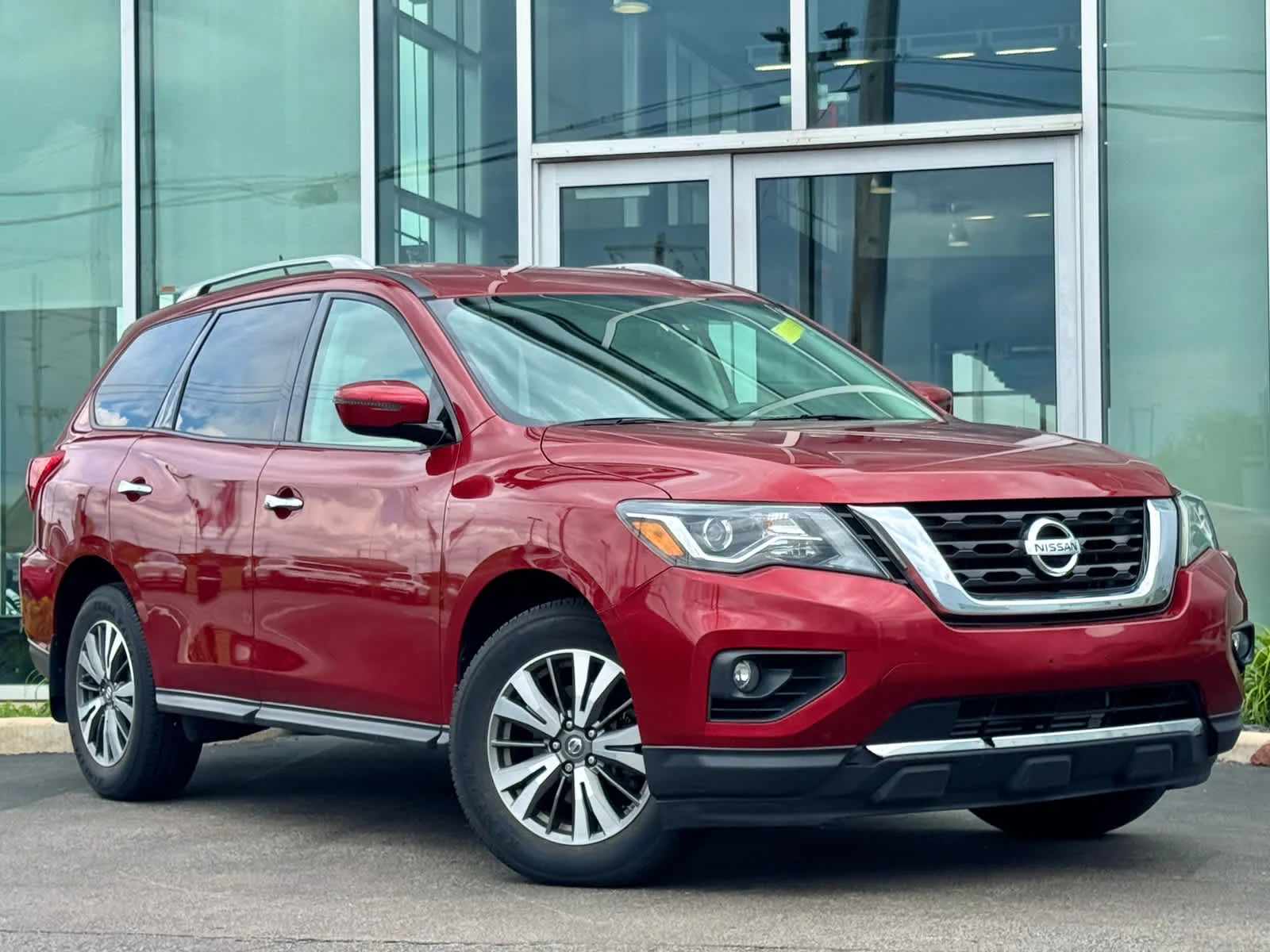 2017 Nissan Pathfinder SV 4WD's photo