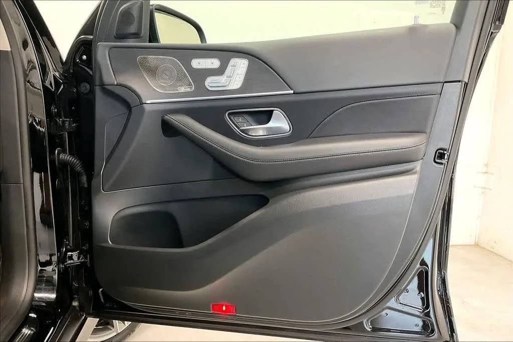 Certified Used 2026  Mercedes-Benz GLS 450 image 22