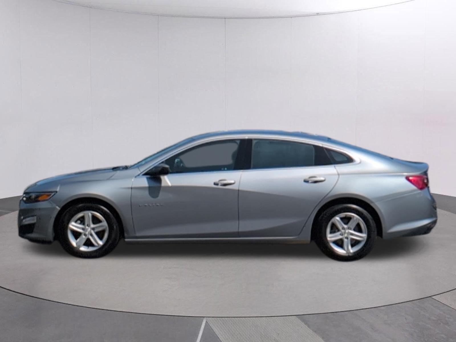 Used 2023 Sterling Gray Metallic Chevrolet LT image 2