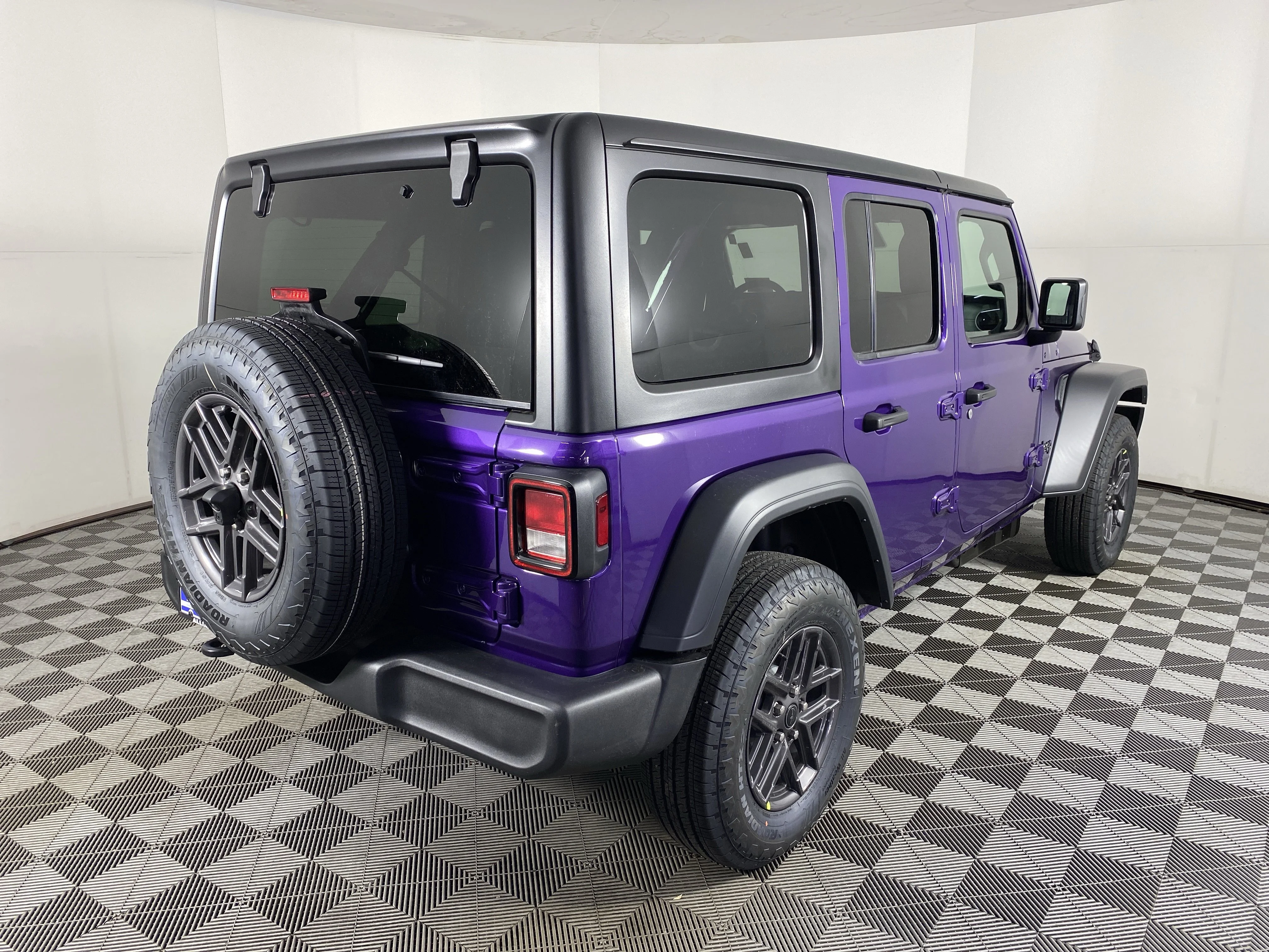 New 2026 Reign Jeep Sport S image 6