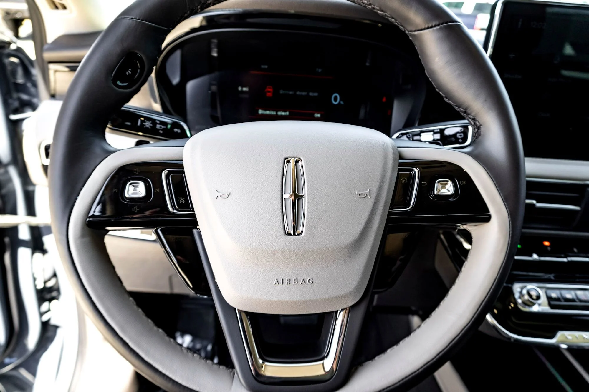 Used 2024 Whisper Blue Metallic Clearcoat Lincoln Grand Touring image 17