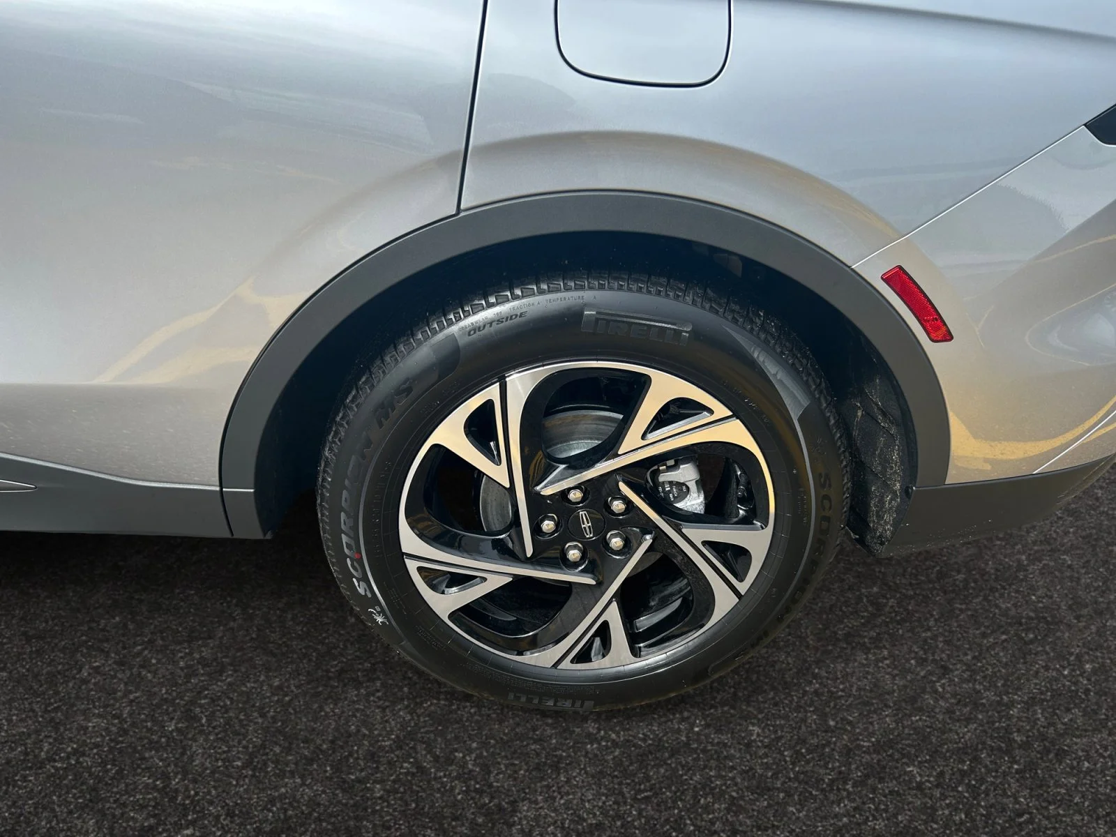 New 2026 Silver Radiance Metallic Clearcoat Lincoln Premiere image 9