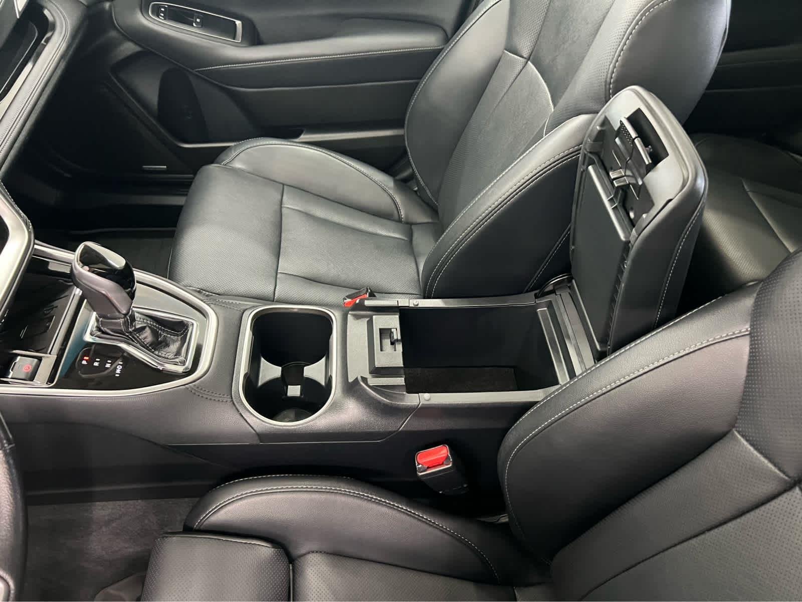 Used 2022 Ice Silver Metallic Subaru Limited image 18