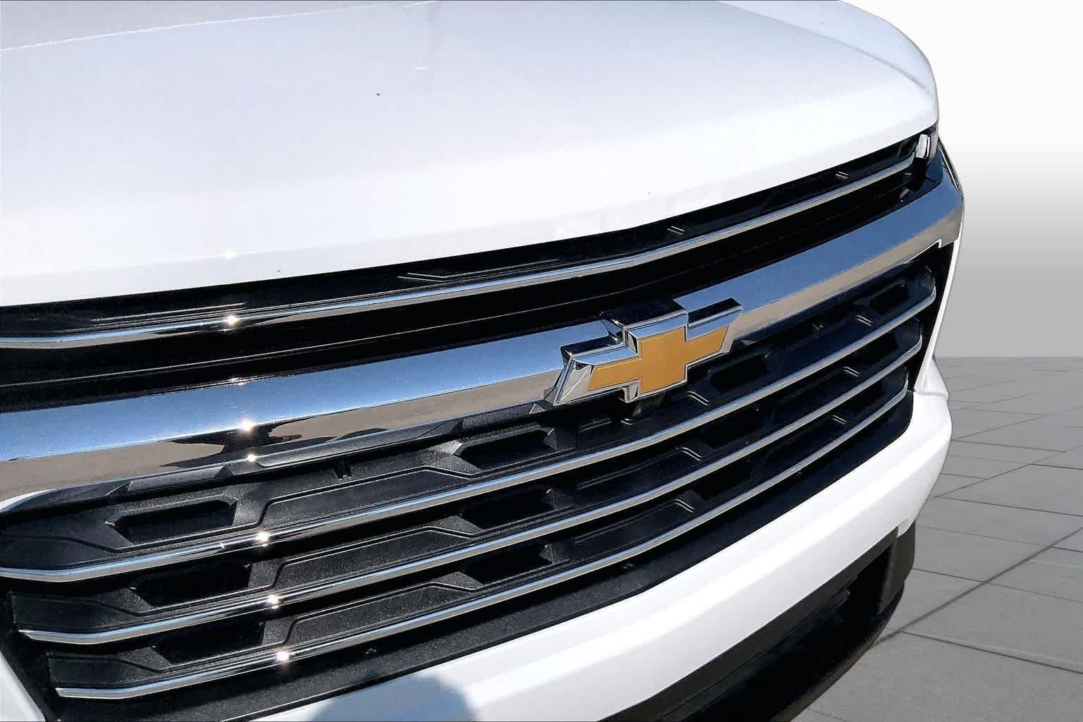 Used 2026 Summit White Chevrolet FWD LT image 29