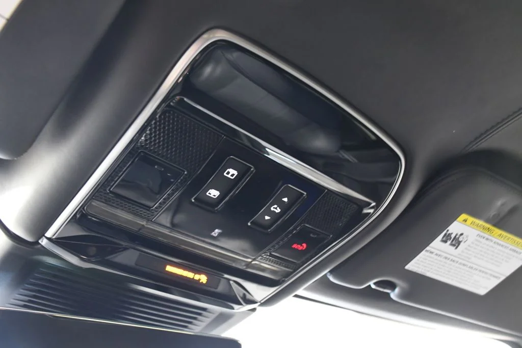 Used 2025 Santorini Black Metallic Land Rover Autobiography image 32