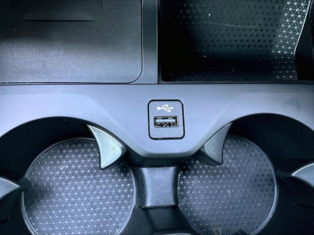Used 2026 White BMW sDrive40i image 19
