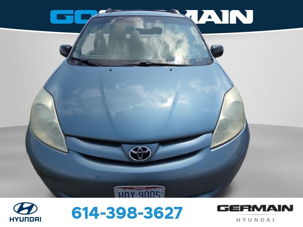 Used 2008  Toyota  image 2