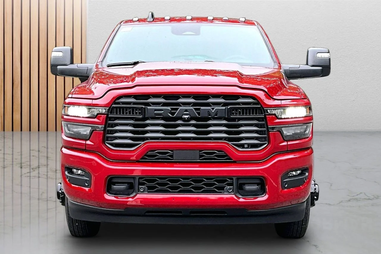 New 2026 Molten Red Pearl-Coat Exterior Paint RAM Big Horn image 3