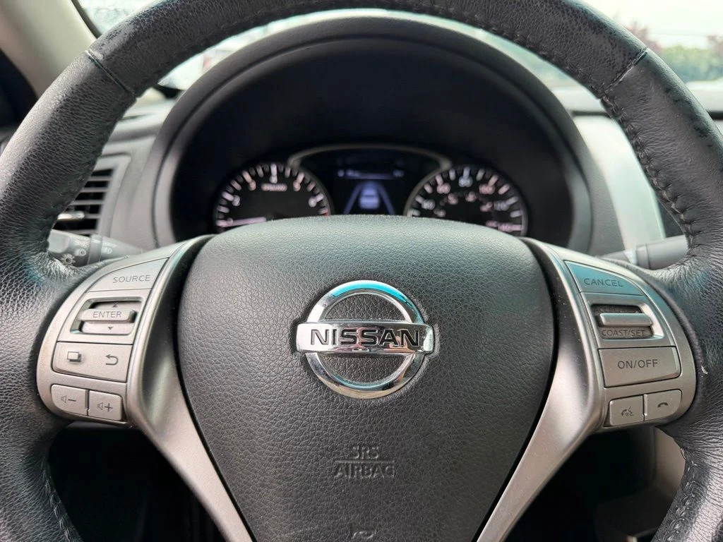 Used 2014 Gray Nissan 2.5 SV image 31